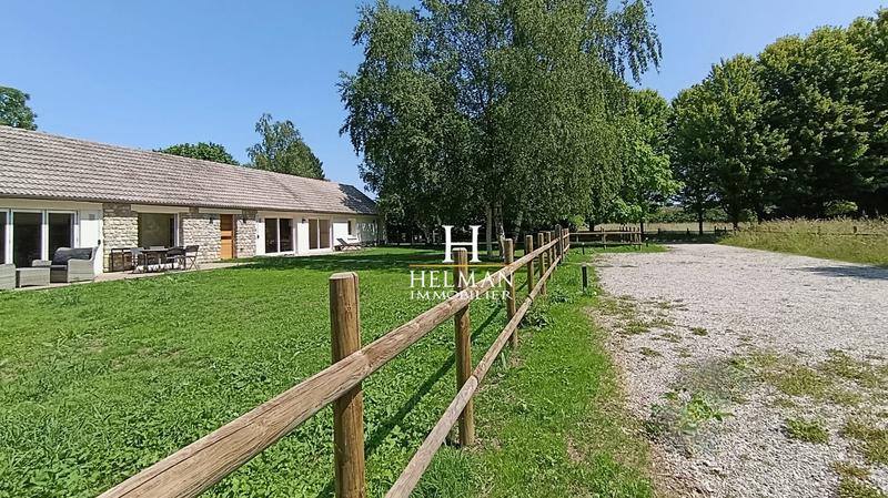 Maison - 222 m² - 8 pièces