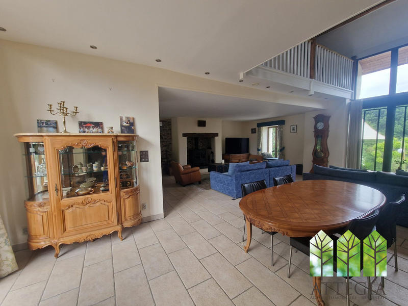 Maison - 245 m² - 6 pièces