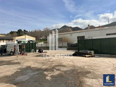 Local d'activité / Entrepôt - 3 269 m²