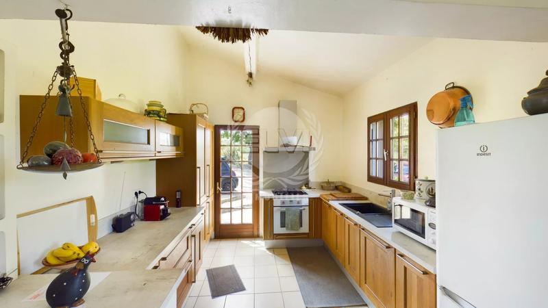 Maison - 170 m² - 9 pièces