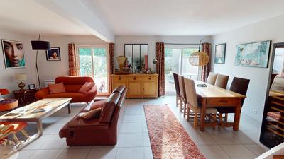 Maison traditionnelle - 161 m² - 6 pièces