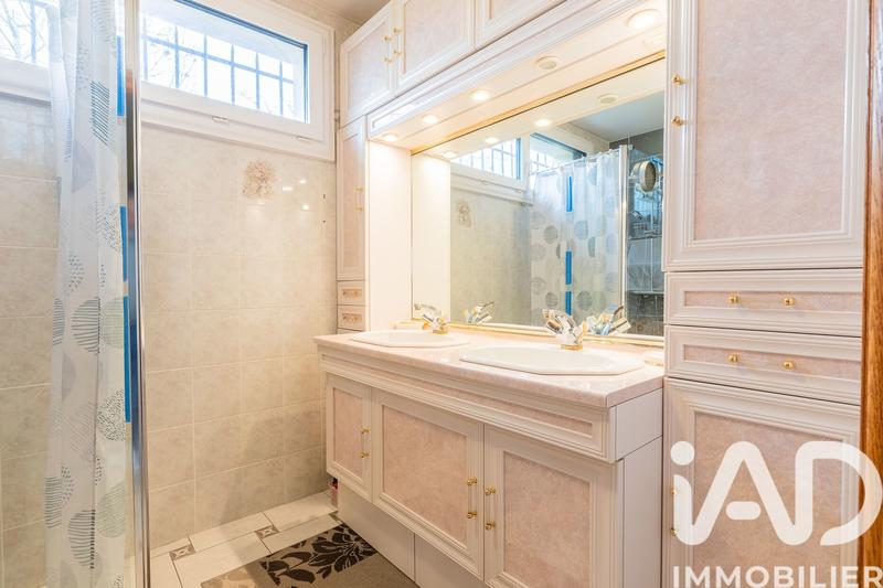 Maison - 217 m² - 10 pièces