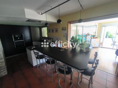 Maison - 211 m² - 6 pièces