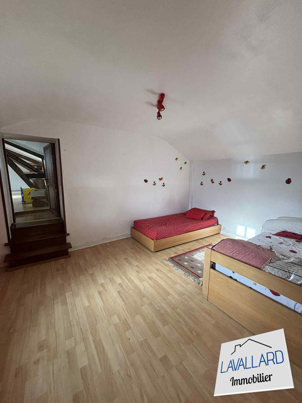 Maison - 239 m² - 10 pièces