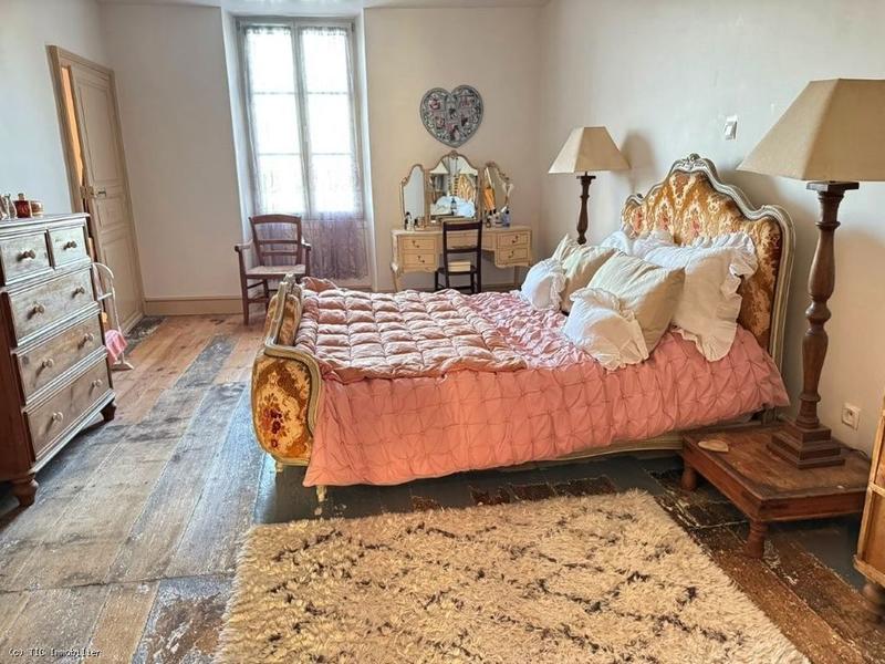 Maison de village - 495 m² - 10 pièces