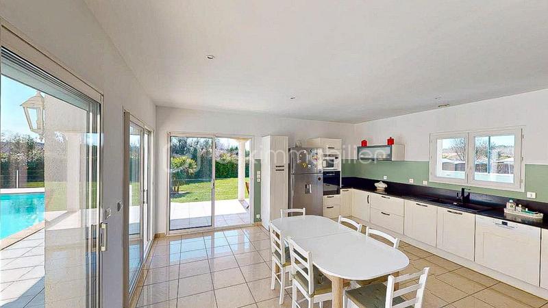 Propriété - 375 m² - 11 pièces