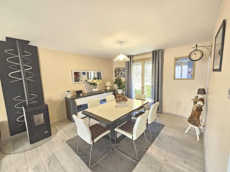 Maison traditionnelle - 107 m² - 6 pièces