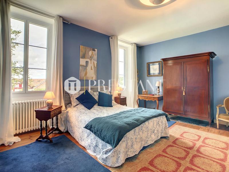 Maison - 380 m² - 12 pièces