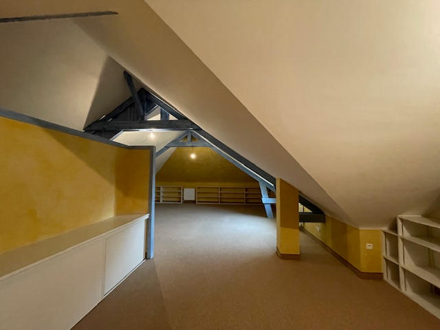 Maison - 215 m² - 7 pièces