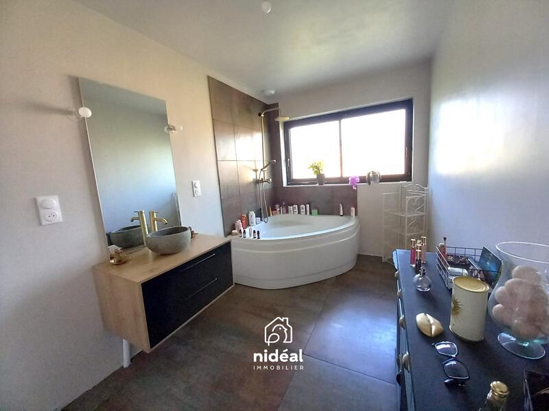 Maison - 291 m² - 11 pièces