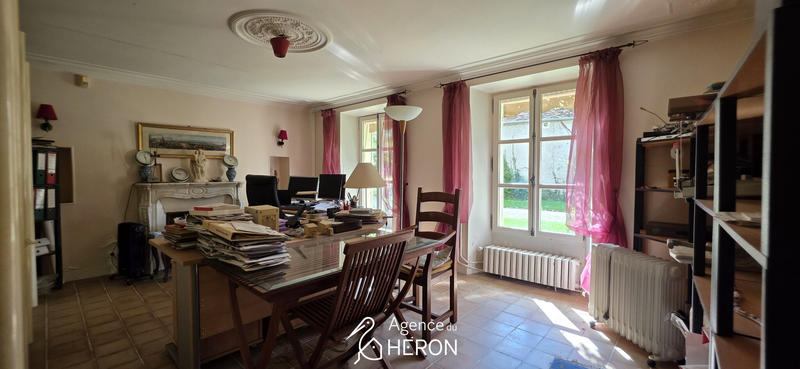 Maison - 373 m² - 10 pièces