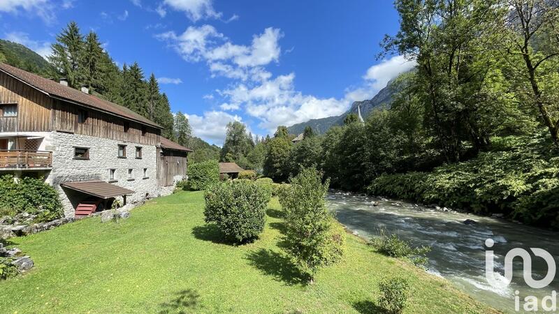 Maison - 547 m² - 8 pièces