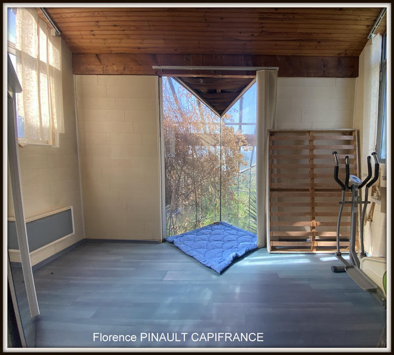 Maison - 225 m² - 8 pièces