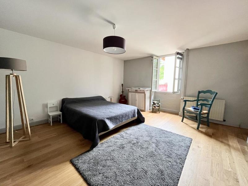 Maison - 204 m² - 7 pièces