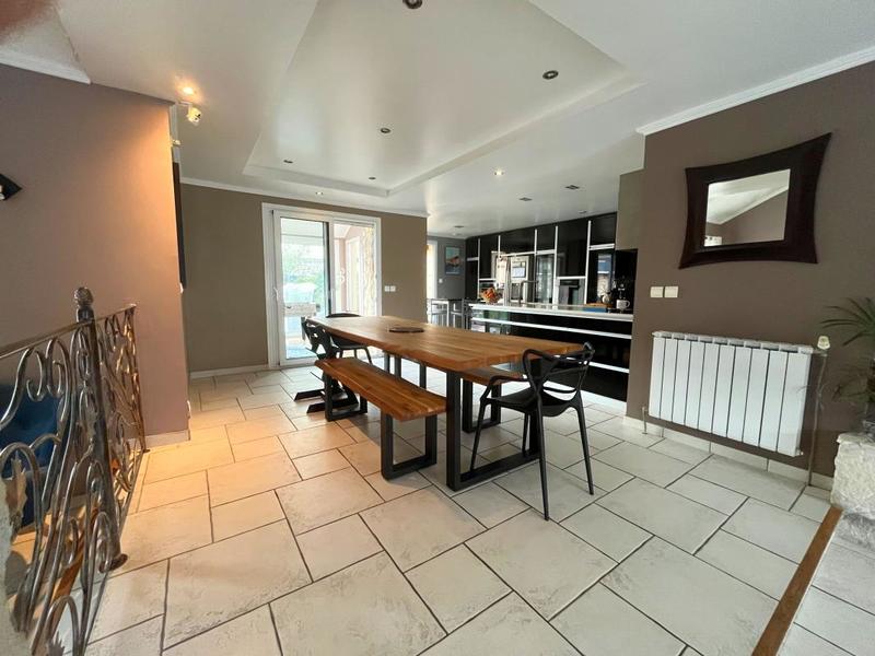Maison - 184 m² - 5 pièces