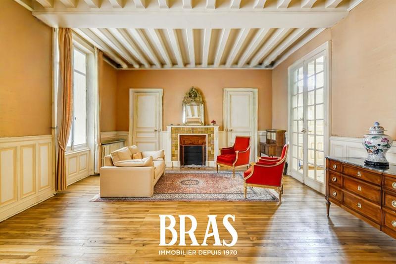 Hôtel particulier - 220 m² - 6 pièces