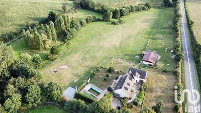 Maison - 240 m² - 9 pièces