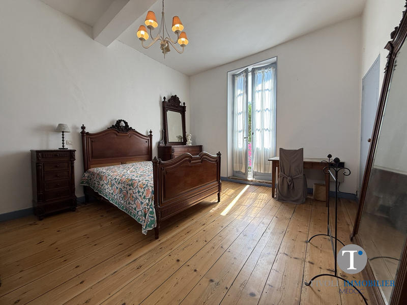 Maison traditionnelle - 234 m² - 8 pièces