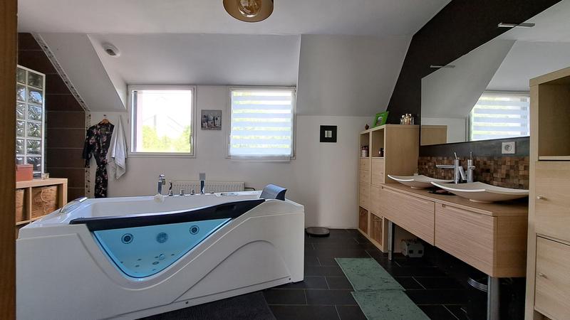 Maison contemporaine - 240 m² - 8 pièces