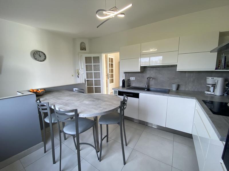 Maison - 203 m² - 10 pièces