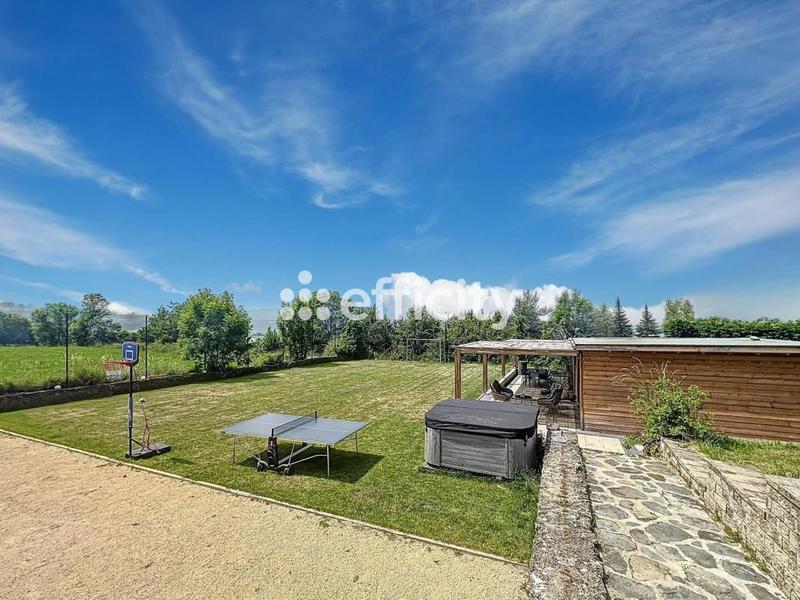 Maison - 243 m² - 5 pièces