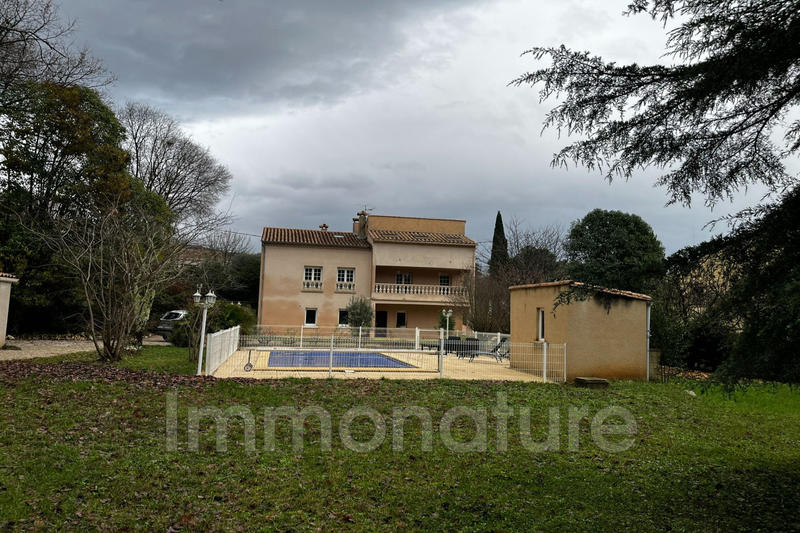 Villa - 251 m² - 2 pièces