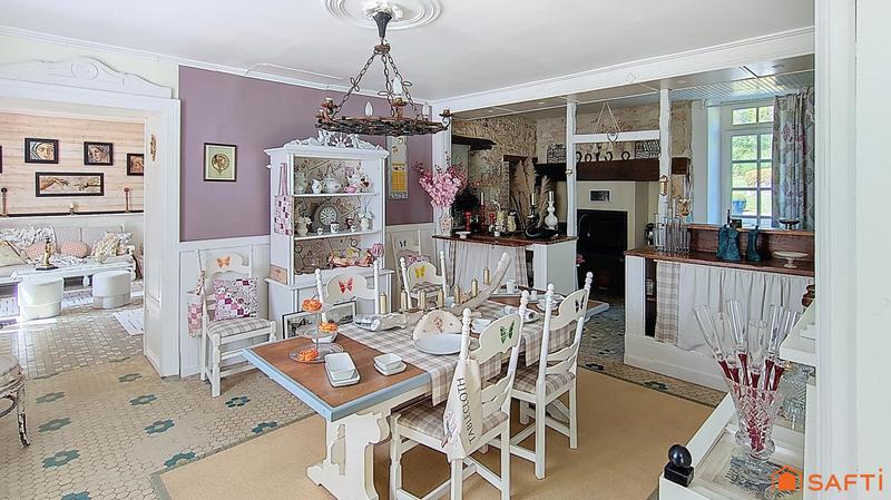 Maison - 263 m² - 12 pièces