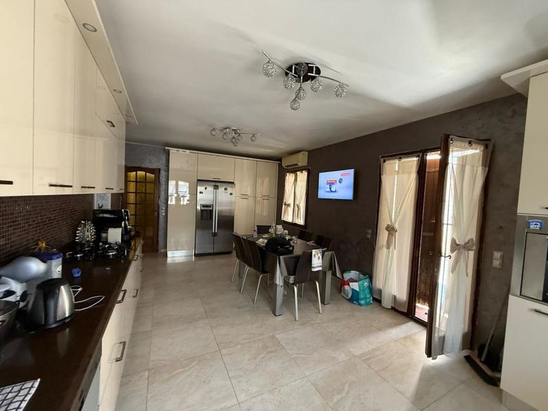 Maison - 320 m² - 5 pièces