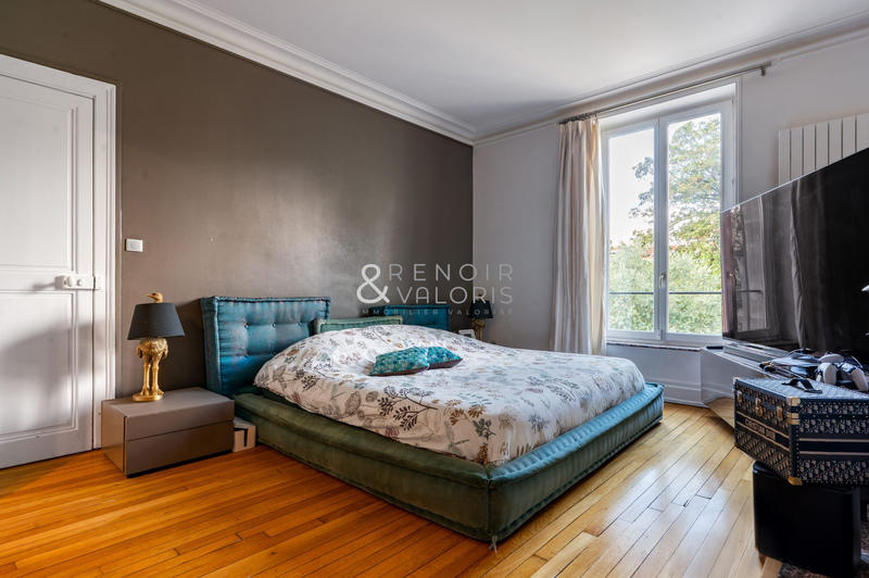 Maison - 302 m² - 10 pièces