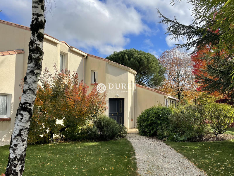 Maison traditionnelle - 221 m² - 7 pièces