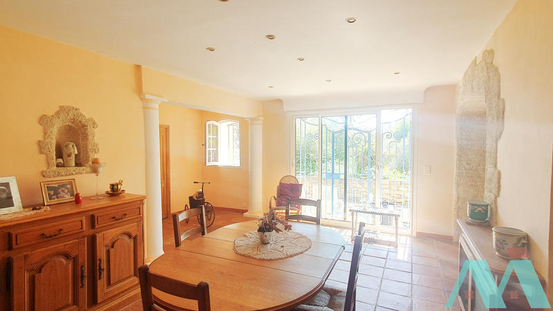 Maison - 198 m² - 7 pièces