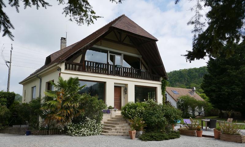 Maison - 220 m² - 7 pièces