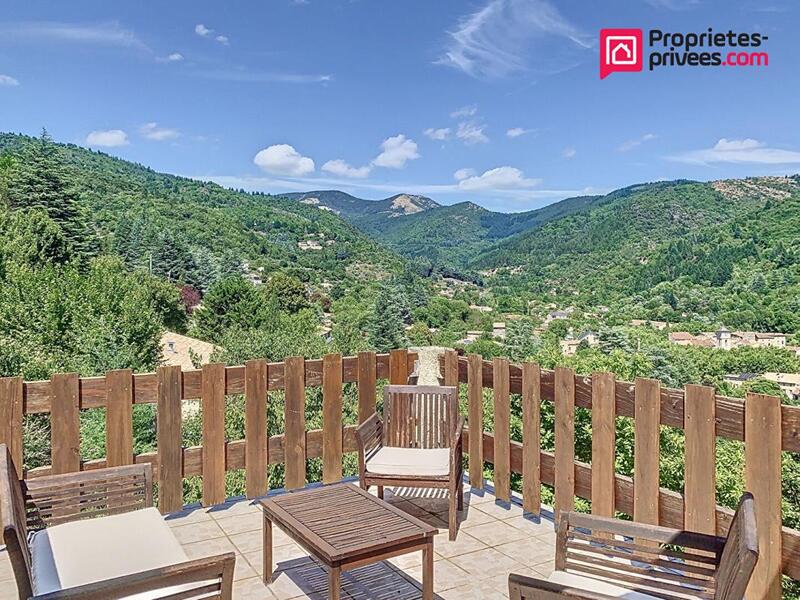 Maison - 265 m² - 10 pièces