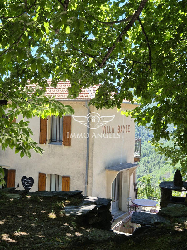Maison - 145 m² - 9 pièces