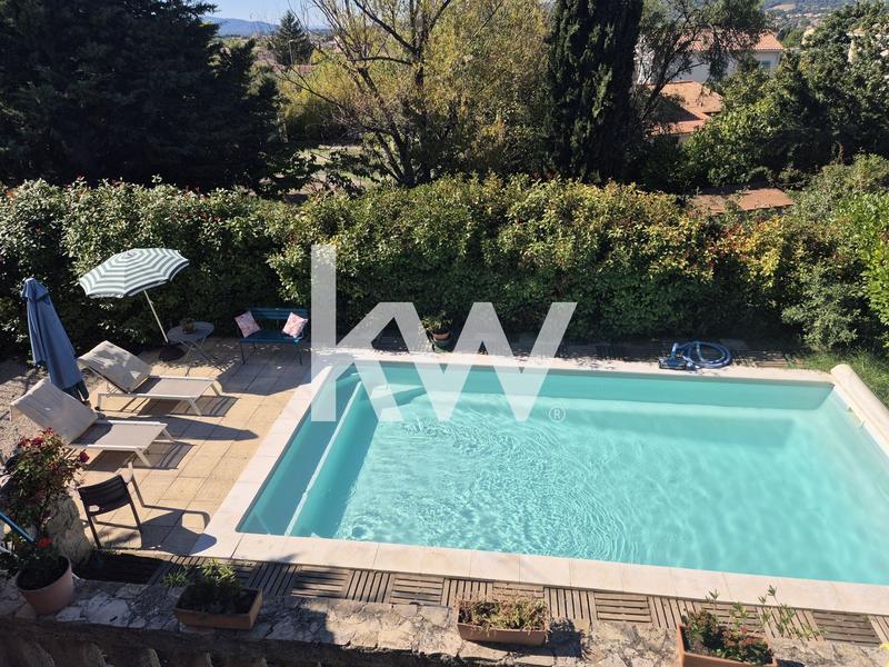 Villa - 186 m² - 8 pièces