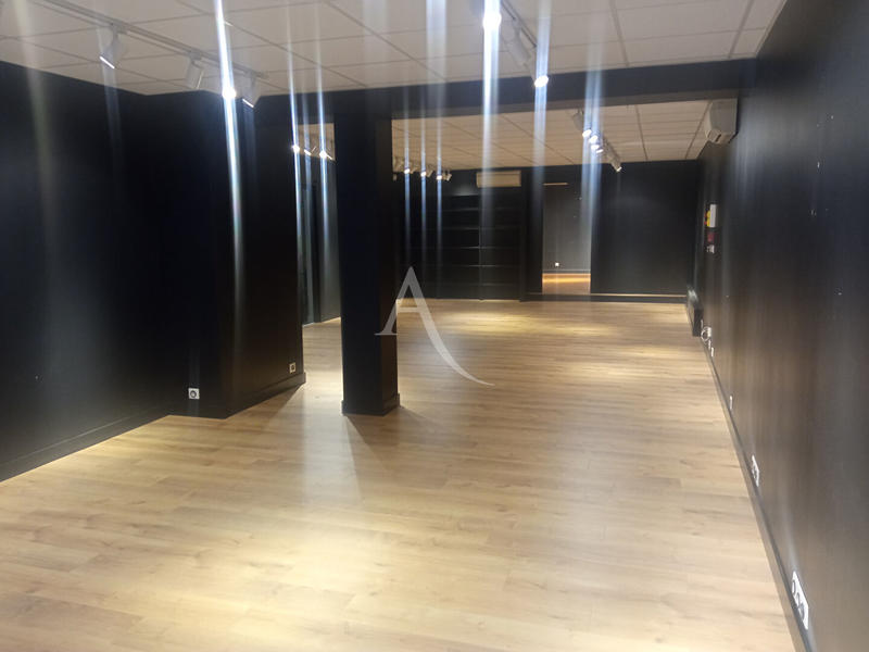 Local commercial - 121 m²