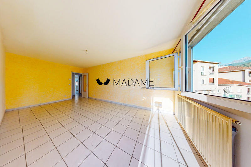 Appartement - 79 m² - 4 pièces