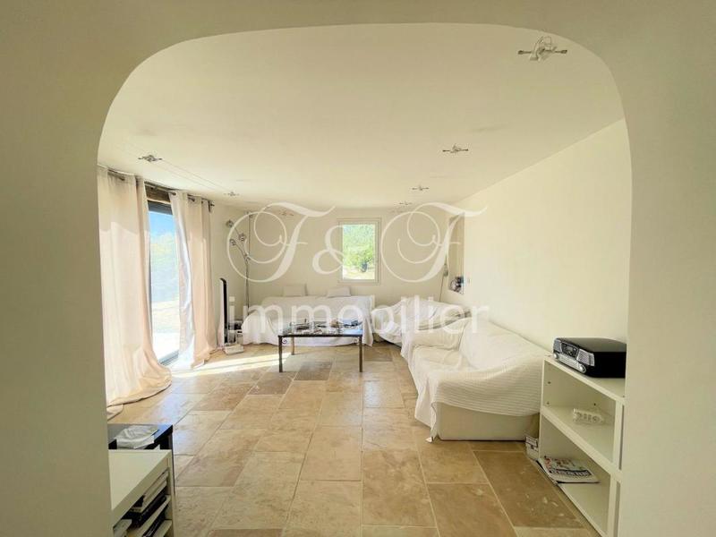 Propriété - 275 m² - 8 pièces