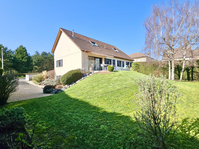 Maison - 221 m² - 8 pièces