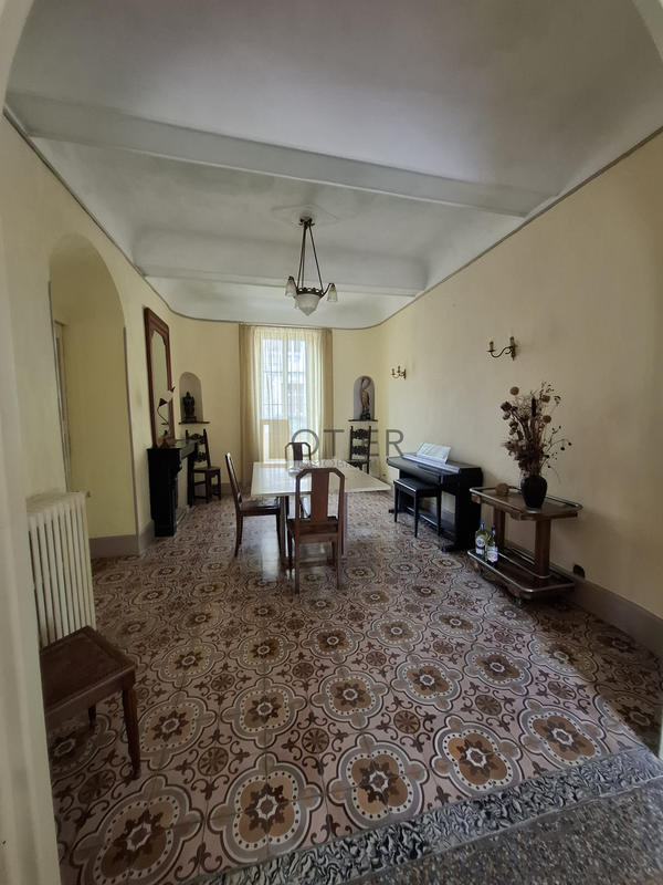 Maison - 300 m² - 10 pièces