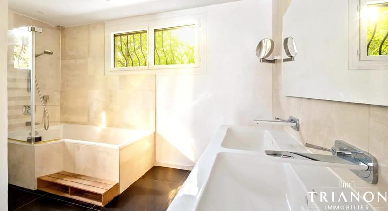 Maison - 307 m² - 10 pièces