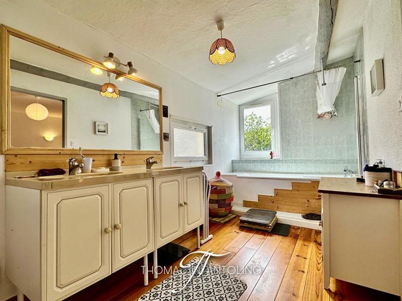 Maison - 410 m² - 10 pièces