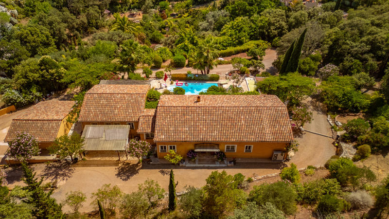 Mas - 240 m² - 6 pièces