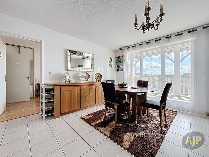 Appartement - 84 m² - 4 pièces