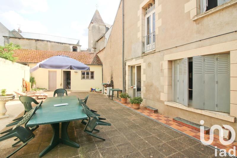 Maison - 270 m² - 10 pièces