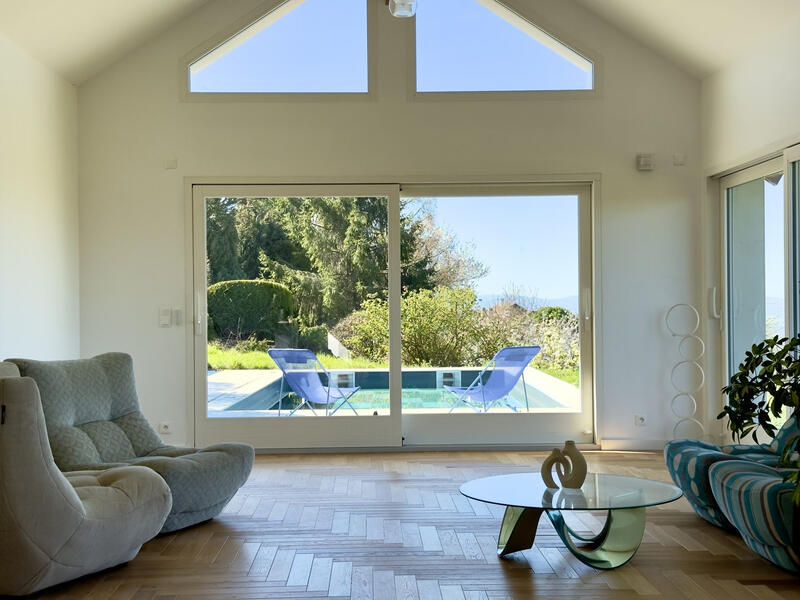 Maison - 250 m² - 10 pièces