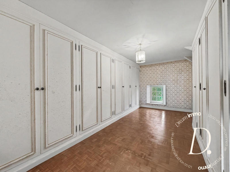 Maison - 420 m² - 11 pièces