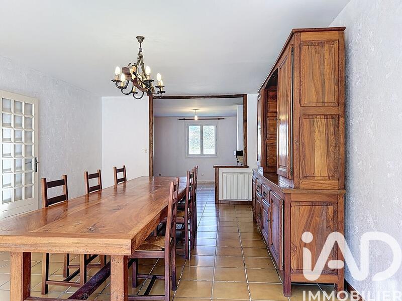 Maison - 242 m² - 12 pièces