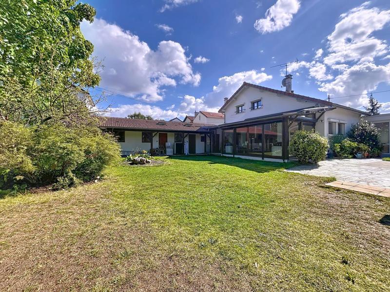 Maison - 183 m² - 6 pièces