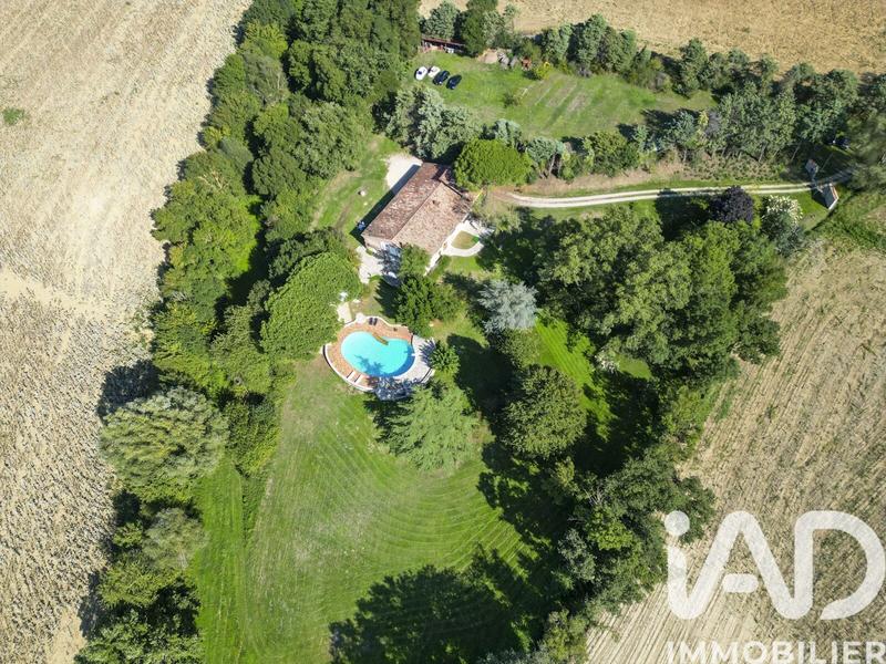 Maison - 369 m² - 11 pièces